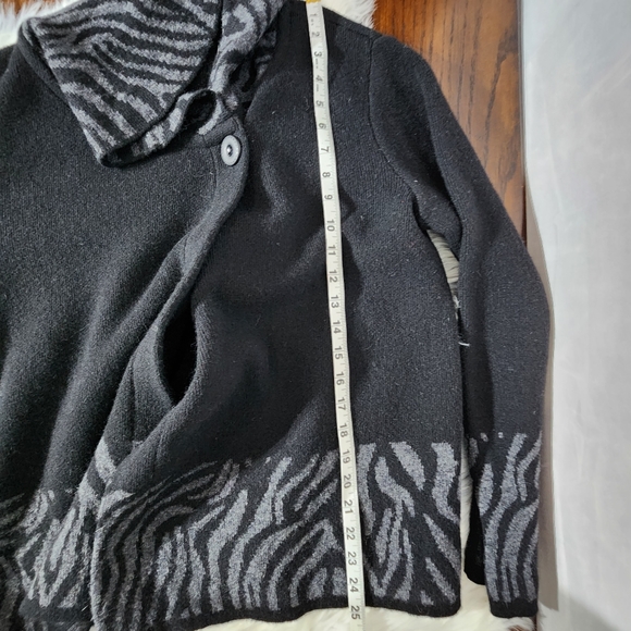 A.IDA Black and Zebra Print Wool Cardigan Sweater, Size Large - Picture 11 of 11